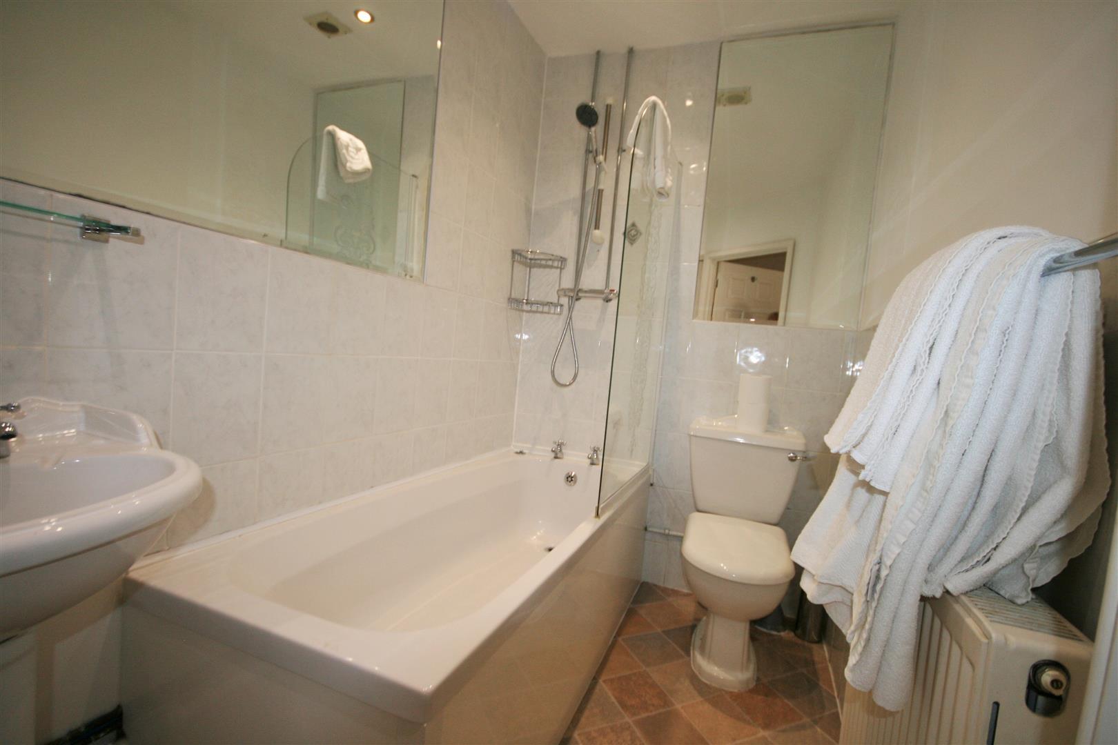 EN SUITE